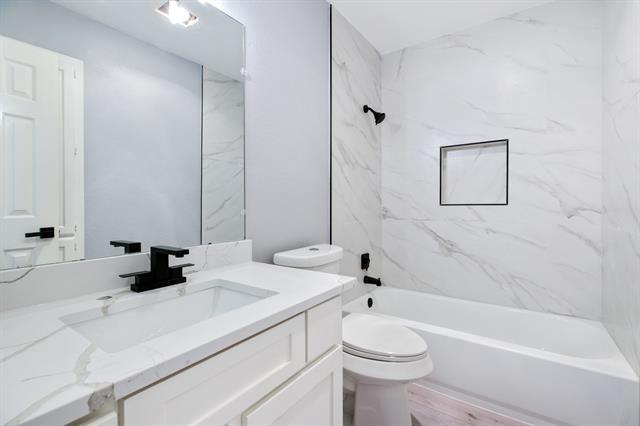 Building Photo - 3808 Yellowstone Pl