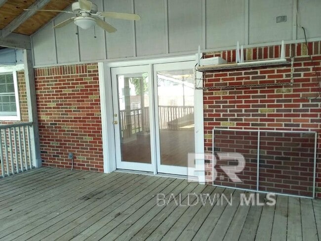 Building Photo - 25 Laurel Ave