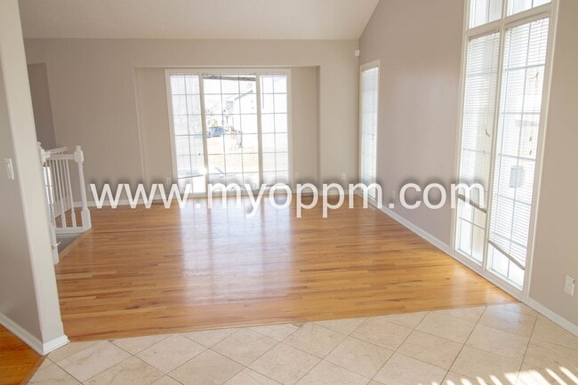 Building Photo - Available NOW! 3 Bedroom / 2 Bathroom Home | Northwest Omaha