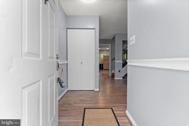 Building Photo - 13 Aviary St