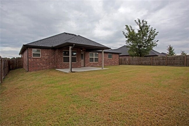 Building Photo - 1906 SW Cypress St