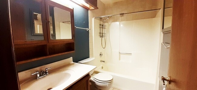 Building Photo - Wonderful 2 bed 1 bath Condo; 2-car garage.