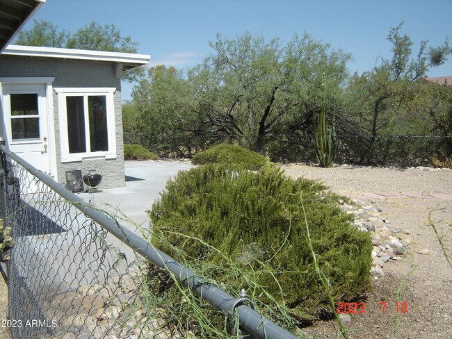 Building Photo - 1940 W Manrad Dr
