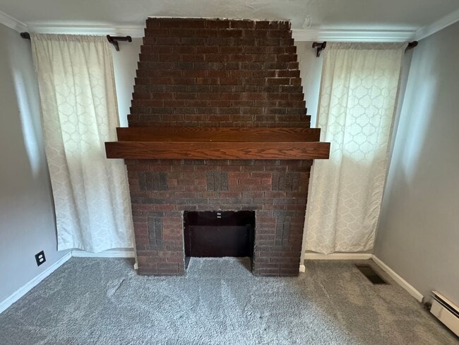 Building Photo - Spacious Private Oasis - 3 Bedroom 2 Bathr...