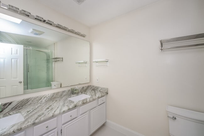 Building Photo - 1211 Hilburn Ct