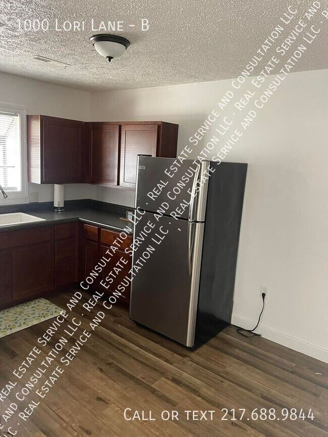 Building Photo - 1000 Lori Ln