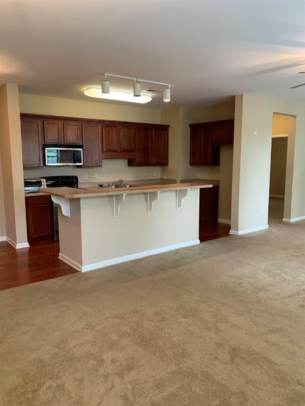 Building Photo - 721 Litty Ct