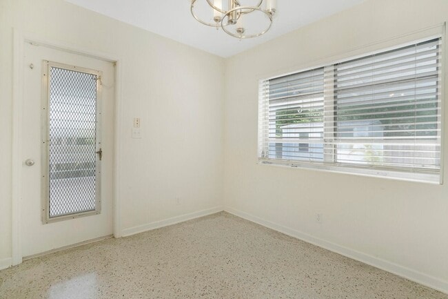 Building Photo - 3410 Poinsettia Ave