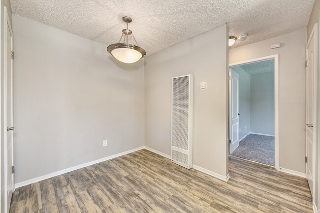 Chardonnay Ridge | One Bedroom Dining Room - Chardonnay Ridge