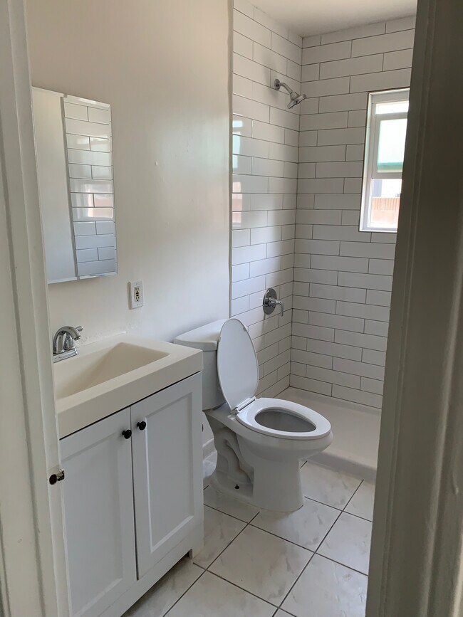 bathroom - 9044 Hubbard St