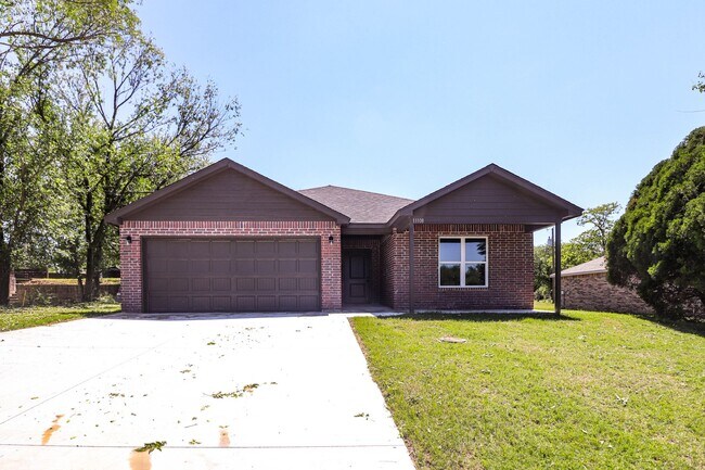 Building Photo - Beautiful new construction with nice amenities with a country feel.