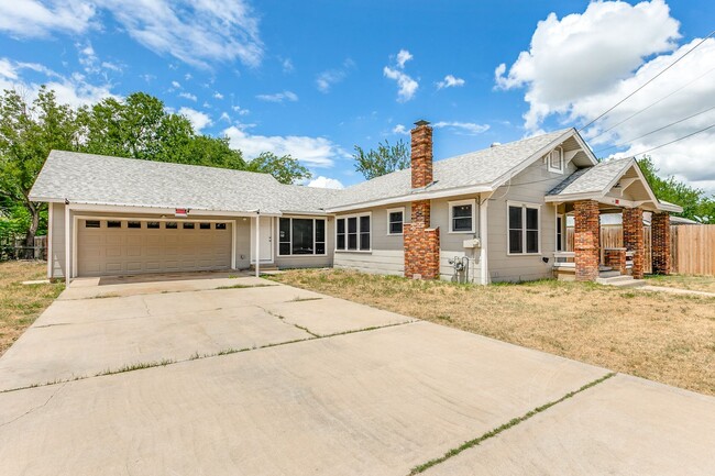 Building Photo - 3 Bedroom/2 Bath Los Angeles Heights Subdi...
