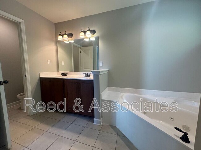 Building Photo - 1369 Switzer Dr