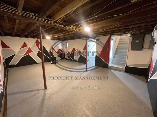 Building Photo - 109 S Main St