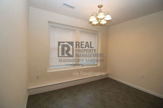 Building Photo - 2 Waverly Dr