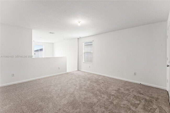 Building Photo - 10722 NW Moon Rise Ln