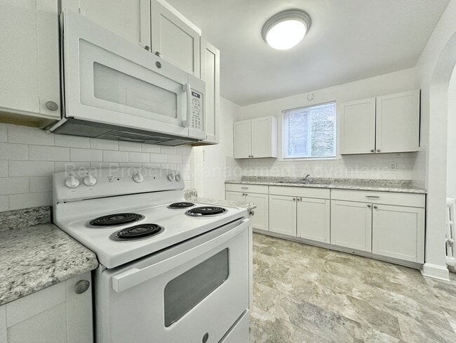 Building Photo - 17512 Roselawn St