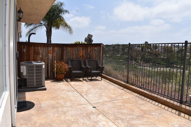 Building Photo - 3 bd 2.5 ba, Condo With Community Pool (Chula Vista, 91910)