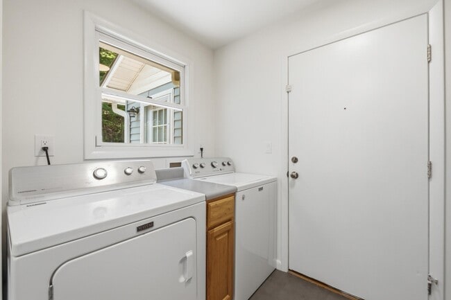Building Photo - 1114 Buzzard Roost Rd