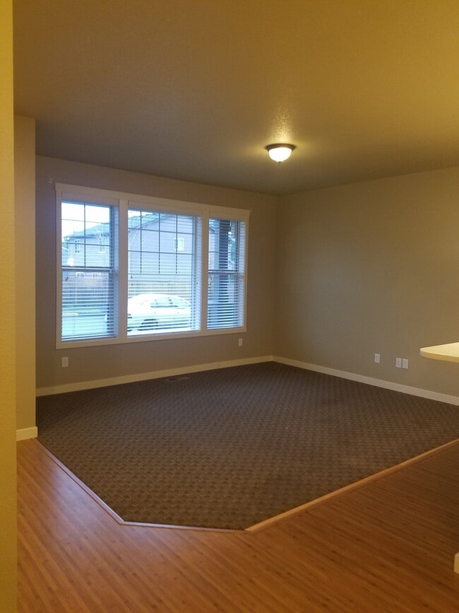 Building Photo - Great town home in perfect location!!!