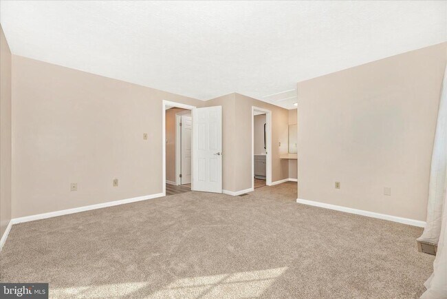 Building Photo - 7167 Glenmeadow Ct