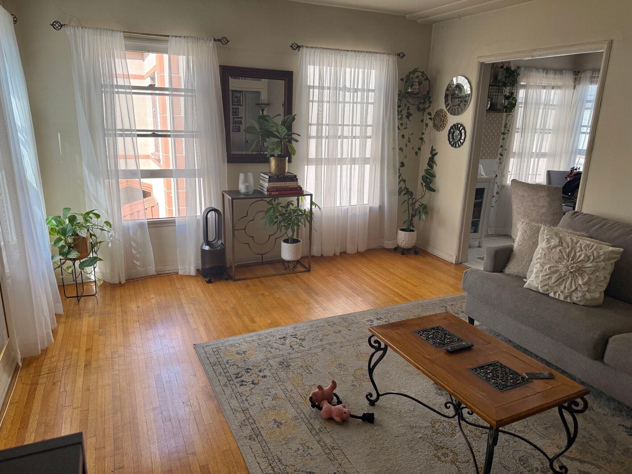 Living Room - 346 N Curson Ave