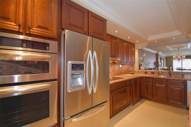 Building Photo - 1012 N Ocean Blvd