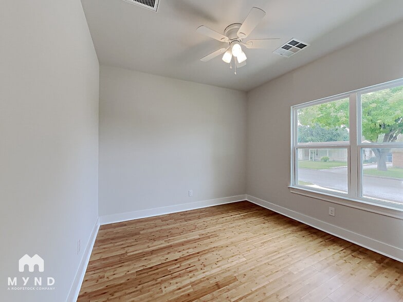 Building Photo - 423 Channing Ave