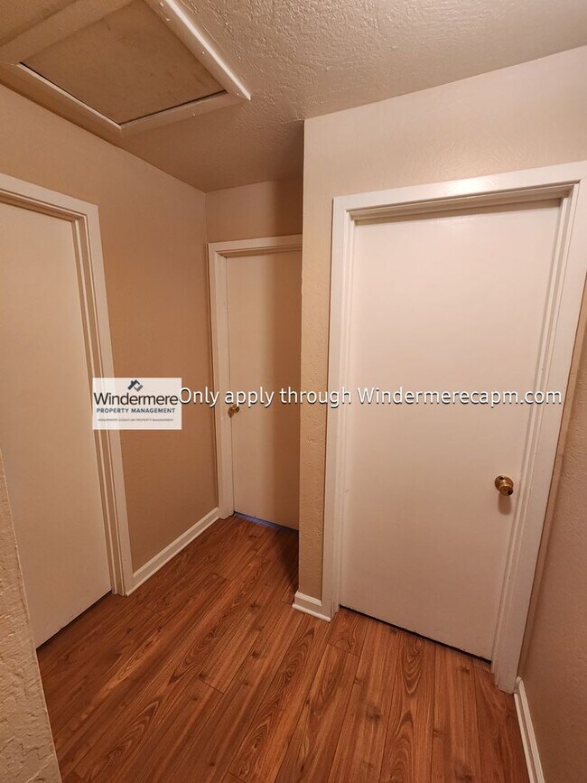Building Photo - Orangevale Home Available Now!