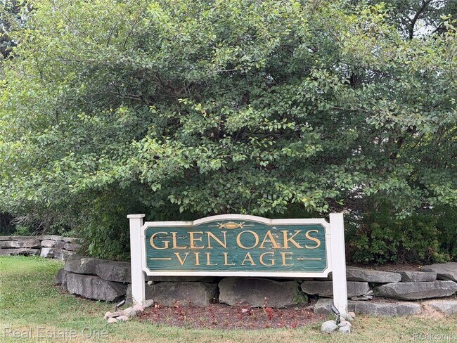 Building Photo - 29285 Glen Oaks Blvd E