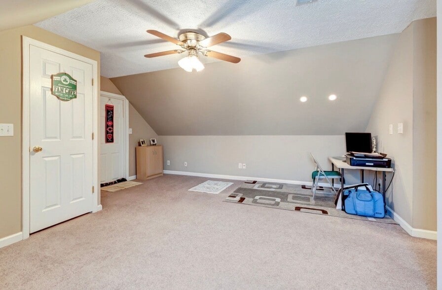Building Photo - 102 Fresca Ct