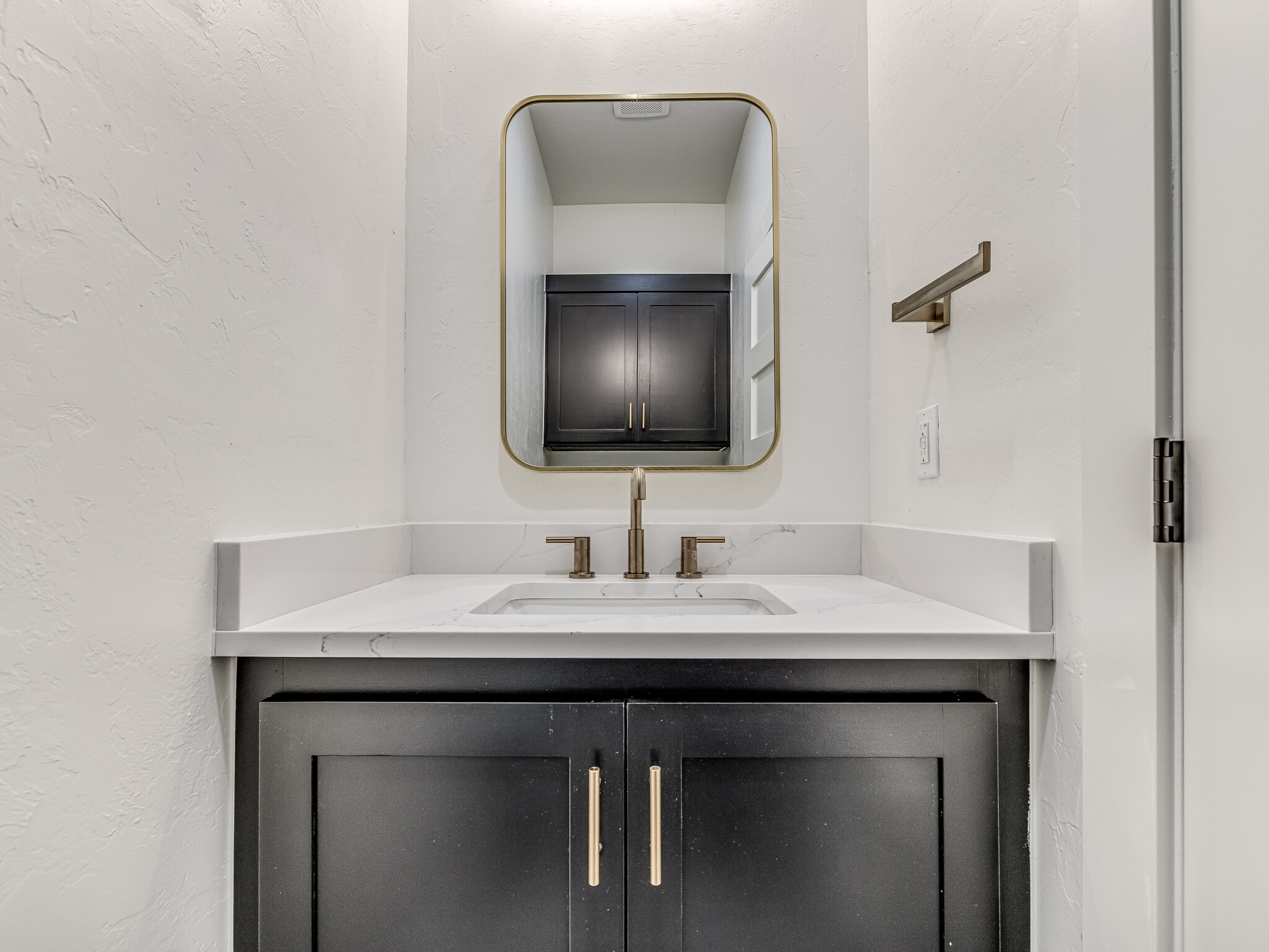 Building Photo - 3215 N Francis Ave