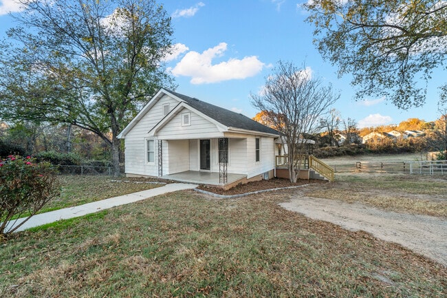 Building Photo - 602 Doby St