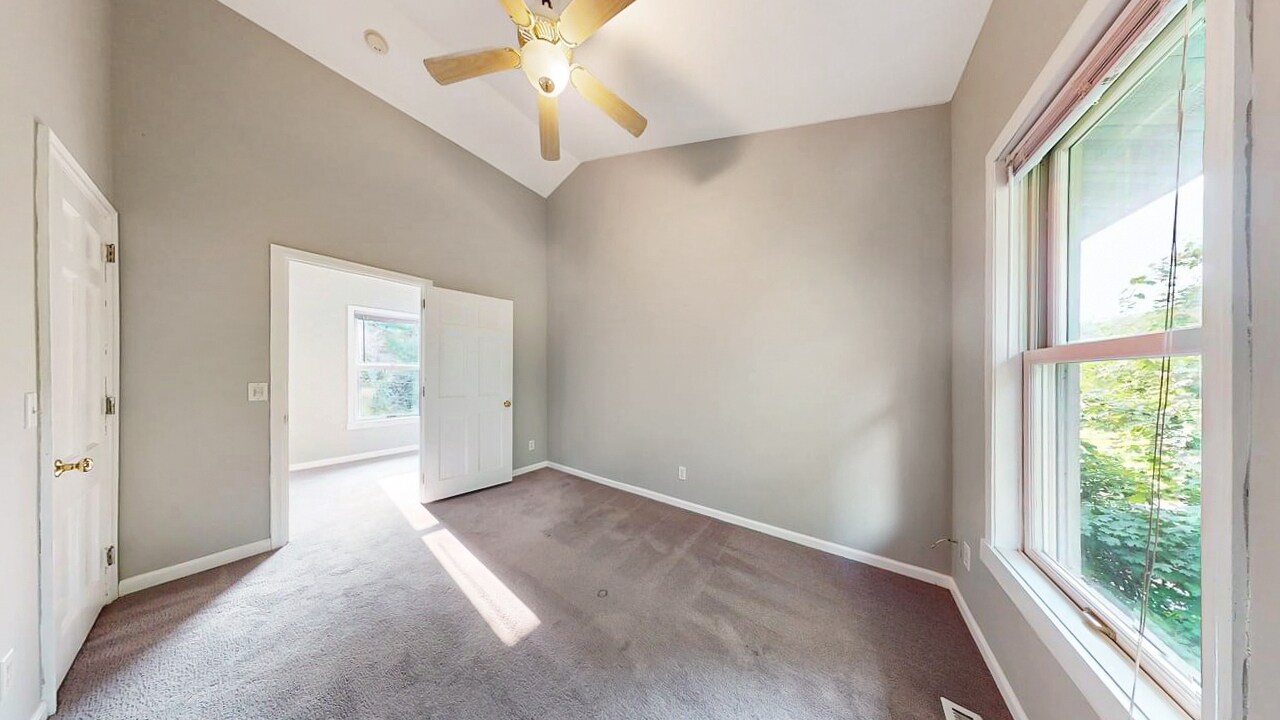 Building Photo - 520 Hanlon Ave