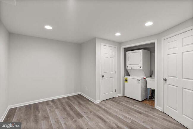 Building Photo - 8047 Park Haven Rd