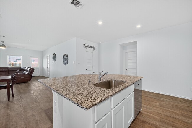 Building Photo - 7411 Canyon Chase Dr