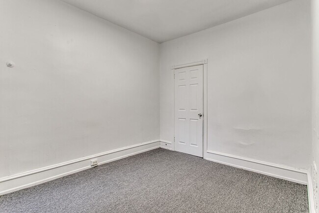 Building Photo - Updated 4 Bed, 2 Bath in Oakland - Close t...