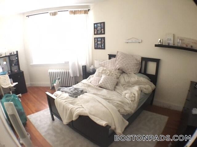 Building Photo - 318 St Paul St