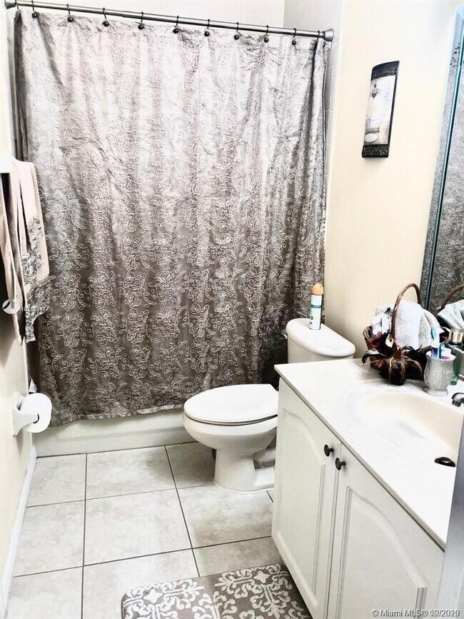 Building Photo - 7692 N Southwood Cir