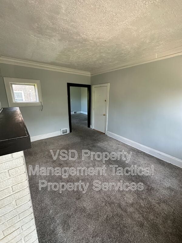 Building Photo - 3281 E 143rd St