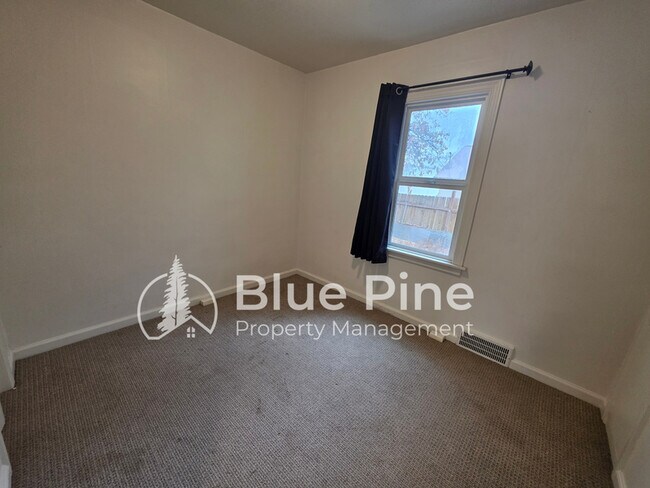 Building Photo - 485 N Higbee Ave