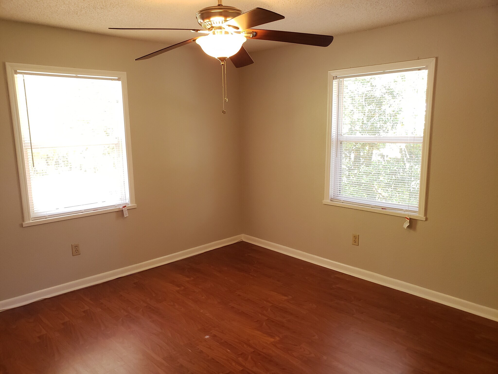 Building Photo - 939 E Bella Vista St