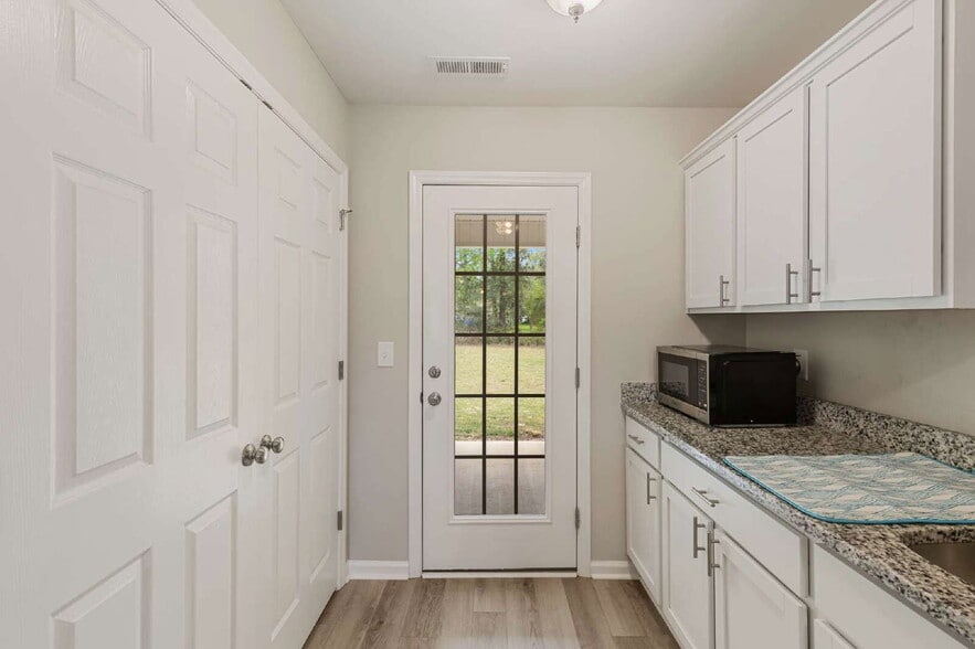 Building Photo - 214 Jeremy Ln