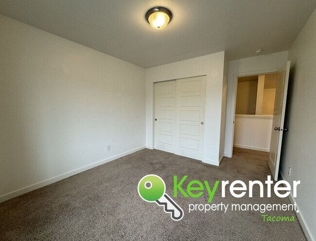Building Photo - Puyallup Multi-level Fabulous 4Bed/2.5Bath...