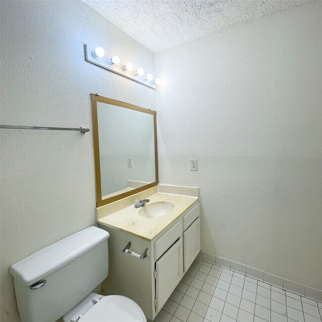 Building Photo - 9495 Pagewood Ln