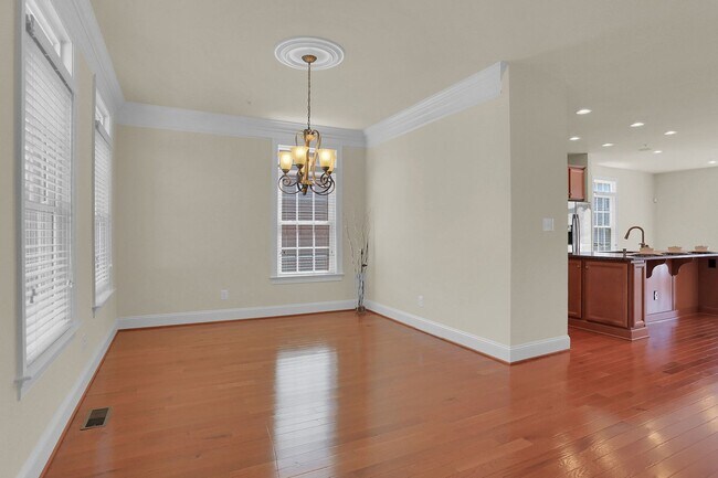 Building Photo - Luxury Living in Meadowvale – 4BR/3.5BA Duplex with Over 2,800 Sq Ft