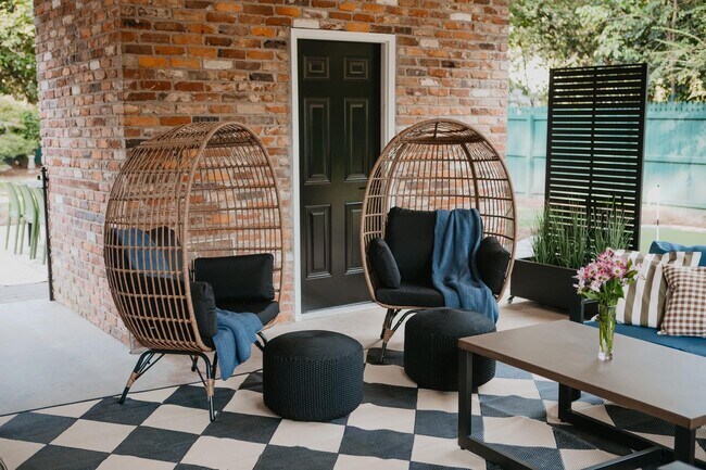 Building Photo - 946 Magnolia St SE