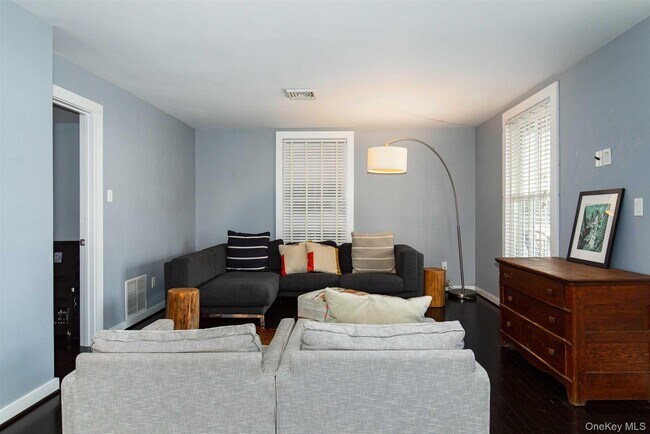 Building Photo - 44 Main St