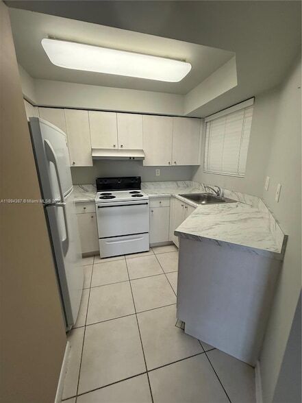 Building Photo - 8215 SW 152nd Ave