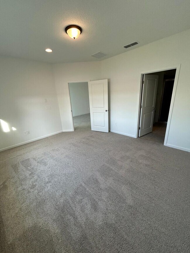 Building Photo - 631 Cherry Elm Dr